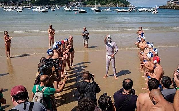 Jaime Caballero antes de salir a realizar su reto solidario. 