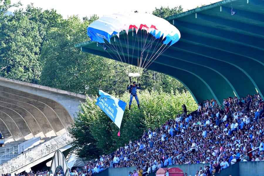 El caballo tordo de 4 años 'Cnicht' se ha impuesto este miércoles en los 2.400 metros de la Copa de Oro de San Sebastián, la carrera estrella del hipódromo donostiarra, con la monta del jockey Roberto Carlos Montenegro.