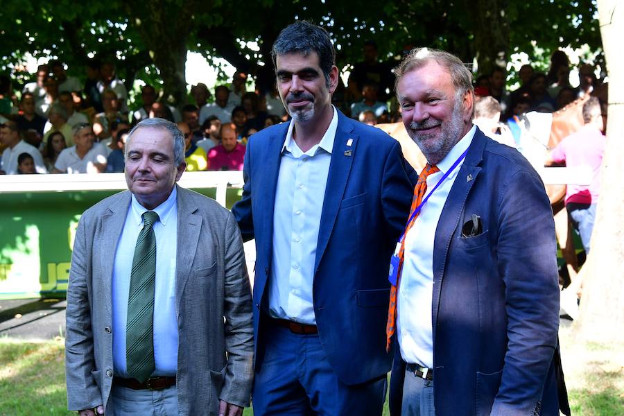 El caballo tordo de 4 años 'Cnicht' se ha impuesto este miércoles en los 2.400 metros de la Copa de Oro de San Sebastián, la carrera estrella del hipódromo donostiarra, con la monta del jockey Roberto Carlos Montenegro.