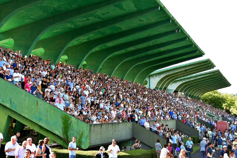 El caballo tordo de 4 años 'Cnicht' se ha impuesto este miércoles en los 2.400 metros de la Copa de Oro de San Sebastián, la carrera estrella del hipódromo donostiarra, con la monta del jockey Roberto Carlos Montenegro.