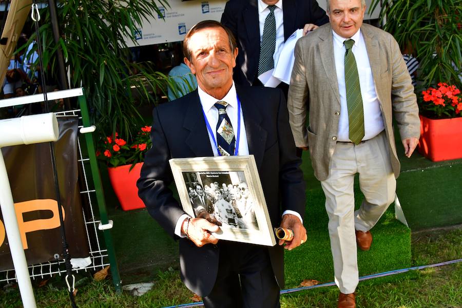 El caballo tordo de 4 años 'Cnicht' se ha impuesto este miércoles en los 2.400 metros de la Copa de Oro de San Sebastián, la carrera estrella del hipódromo donostiarra, con la monta del jockey Roberto Carlos Montenegro.