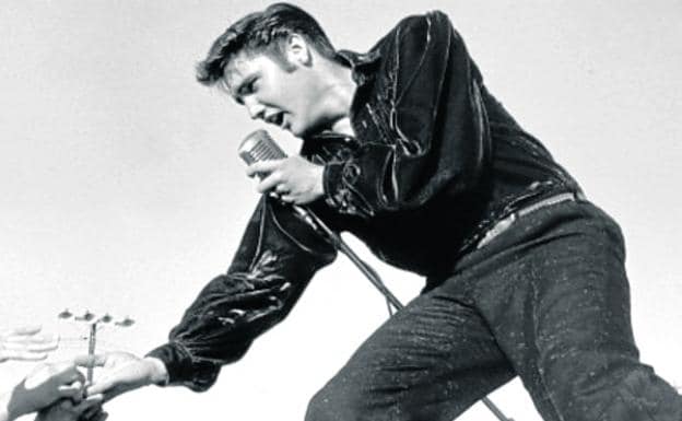 Elvis Presley, en el escenario. 