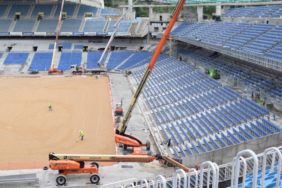 El estadio de Anoeta ya muestra en buena parte cómo estará el día de su reapertura, el 15 de septiembre, ante el F.C. Barcelona