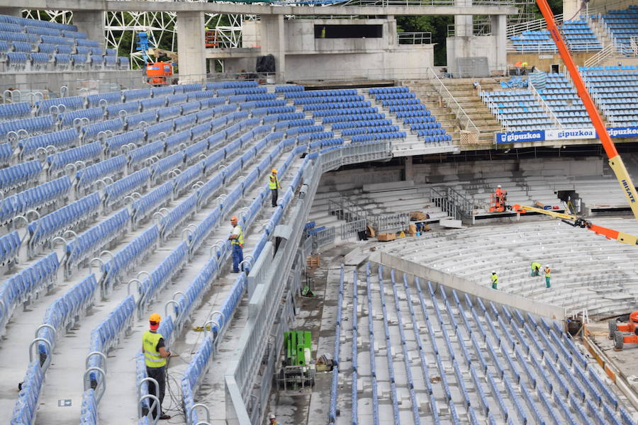 El estadio de Anoeta ya muestra en buena parte cómo estará el día de su reapertura, el 15 de septiembre, ante el F.C. Barcelona