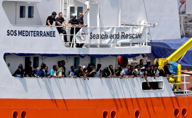 Italia acogerá 20 migrantes del 'Aquarius'