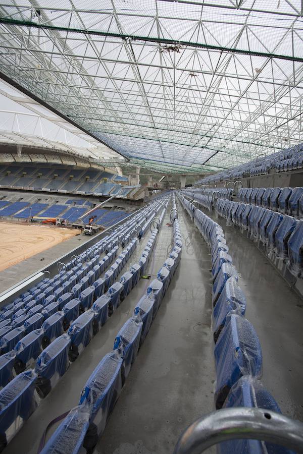 A poco menos de un mes de su reestreno, las obras del estadio de Anoeta presentan grandes avances en los últimos días. Todo estará listo para el Real Sociedad - F.C. Barcelona del próximo 15 de septiembre.