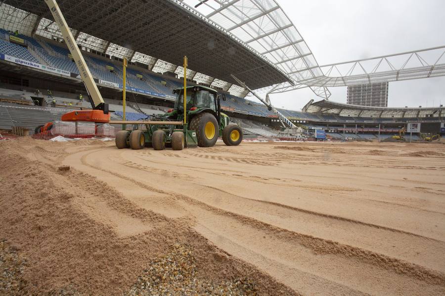 A poco menos de un mes de su reestreno, las obras del estadio de Anoeta presentan grandes avances en los últimos días. Todo estará listo para el Real Sociedad - F.C. Barcelona del próximo 15 de septiembre.