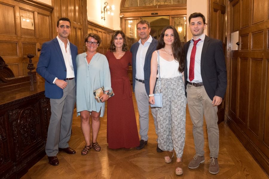 La tradicional fiesta de Teledonosti en el Palacio Miramar de San Sebastián volvió a congregar a diversos representantes de la sociedad guipuzcoana. 