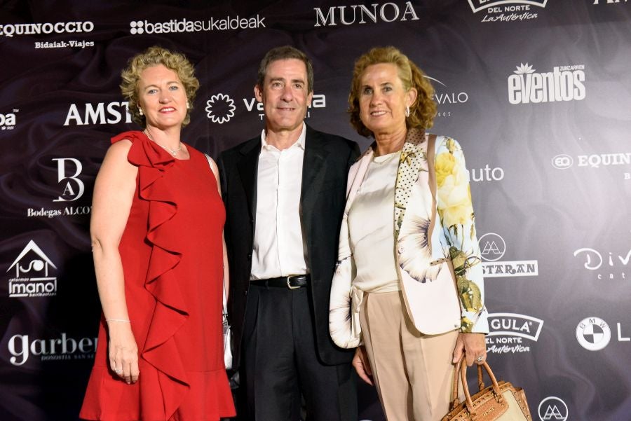 Los invitados pudieron disfrutar de los fuegos artificiales desde los jardines del palacio y comentarlos en lo que fue una divertida y 'glamourosa' fiesta en la que no faltó el buen humor.