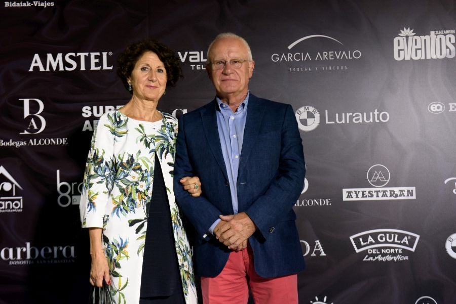 Los invitados pudieron disfrutar de los fuegos artificiales desde los jardines del palacio y comentarlos en lo que fue una divertida y 'glamourosa' fiesta en la que no faltó el buen humor.