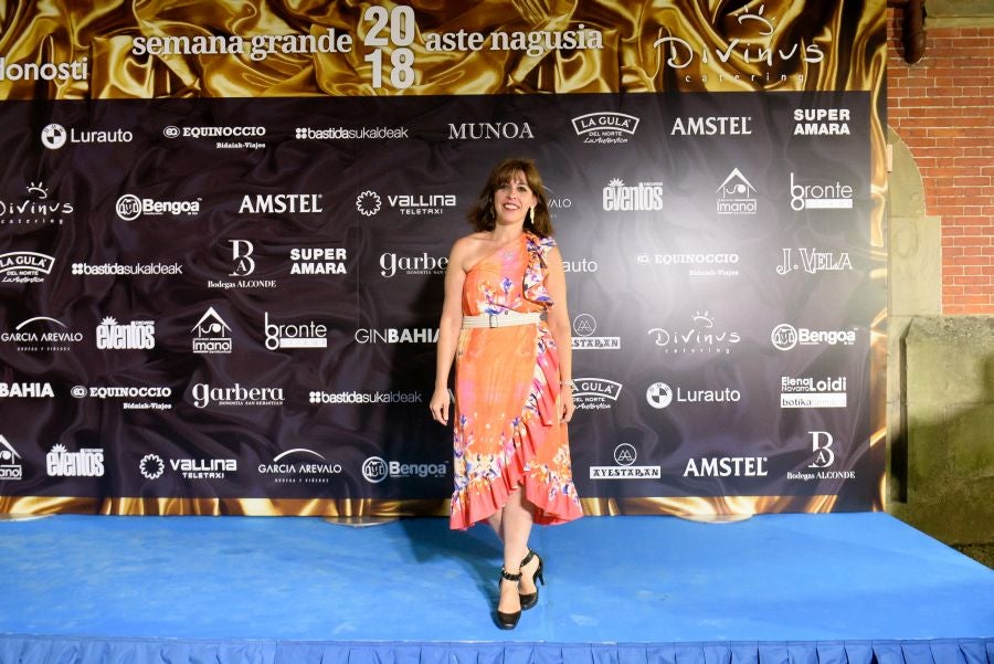 Los invitados pudieron disfrutar de los fuegos artificiales desde los jardines del palacio y comentarlos en lo que fue una divertida y 'glamourosa' fiesta en la que no faltó el buen humor.