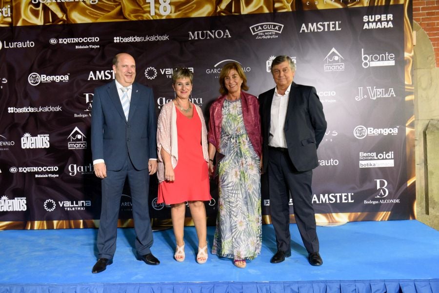 Los invitados pudieron disfrutar de los fuegos artificiales desde los jardines del palacio y comentarlos en lo que fue una divertida y 'glamourosa' fiesta en la que no faltó el buen humor.