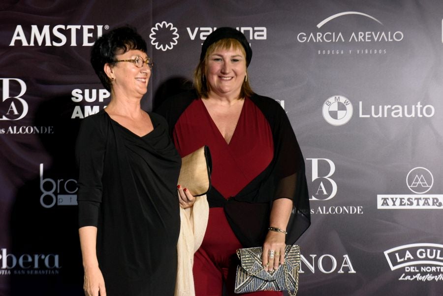 Los invitados pudieron disfrutar de los fuegos artificiales desde los jardines del palacio y comentarlos en lo que fue una divertida y 'glamourosa' fiesta en la que no faltó el buen humor.