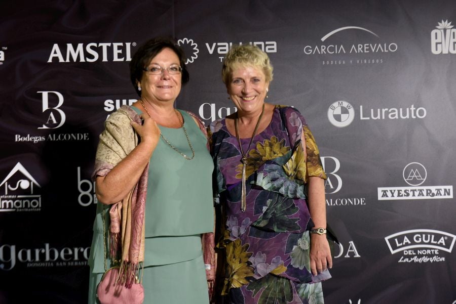 Los invitados pudieron disfrutar de los fuegos artificiales desde los jardines del palacio y comentarlos en lo que fue una divertida y 'glamourosa' fiesta en la que no faltó el buen humor.