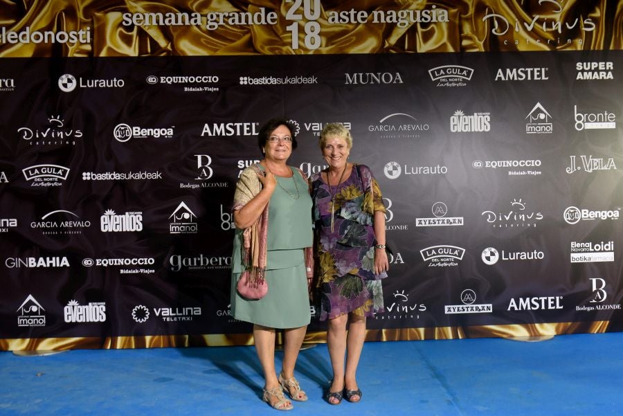 Los invitados pudieron disfrutar de los fuegos artificiales desde los jardines del palacio y comentarlos en lo que fue una divertida y 'glamourosa' fiesta en la que no faltó el buen humor.