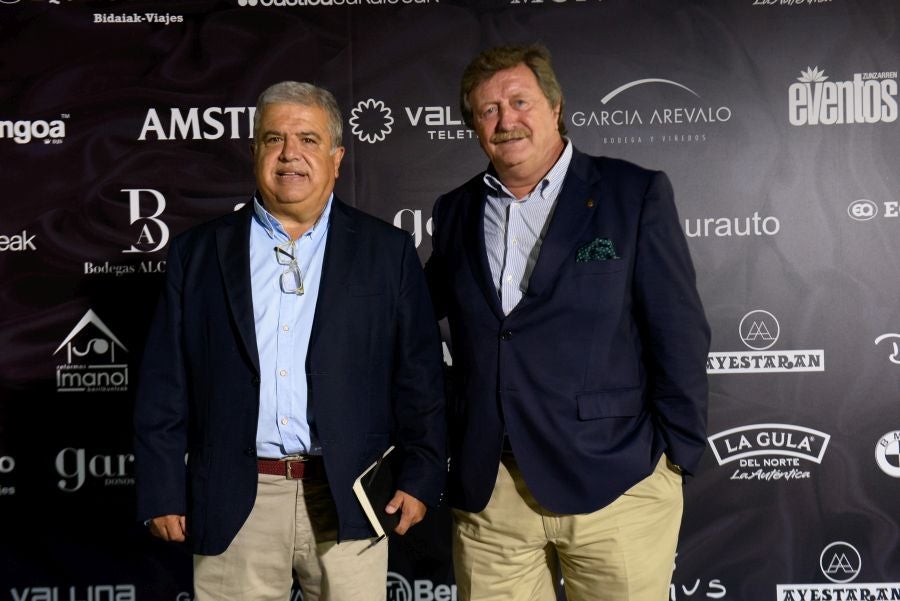 Los invitados pudieron disfrutar de los fuegos artificiales desde los jardines del palacio y comentarlos en lo que fue una divertida y 'glamourosa' fiesta en la que no faltó el buen humor.