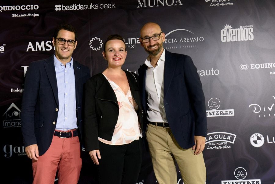 Los invitados pudieron disfrutar de los fuegos artificiales desde los jardines del palacio y comentarlos en lo que fue una divertida y 'glamourosa' fiesta en la que no faltó el buen humor.