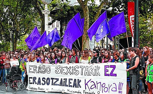 Concentración por los ataques sexistas en Semana Grande. 