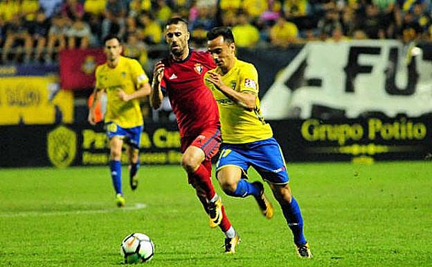 Alvaro Garcia en un partido contra el Osasuna