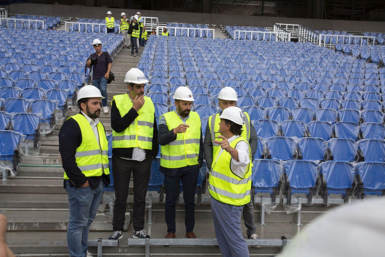 Eneko Goia, alcalde de San Sebastián y Denis Itxaso, diputado de Cultura, Turismo, Deporte y Cooperación han visitado este viernes las obras que están teniendo lugar en Anoeta. 
