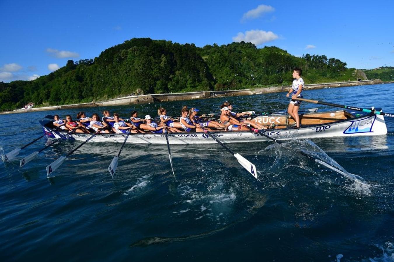 El técnico, Ekain Iriarte, dirige el entrenamiento y da las claves del verano que enfila su recta final |Así fue la sesión