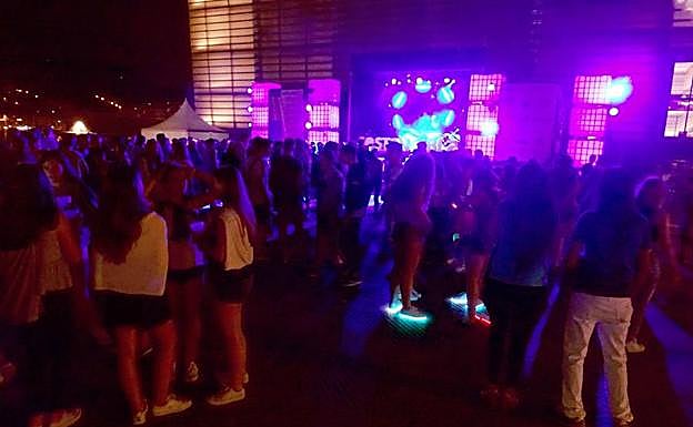 Disko Festa en las terrazas del Kursaal. 