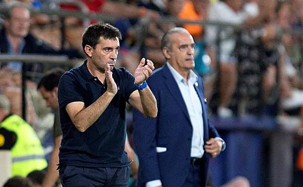 Asier Garitano aplaudiendo a sus jugadores en el partido ante el Villareal