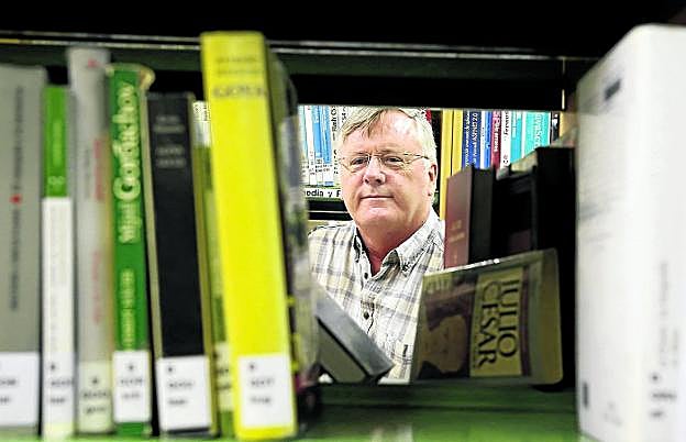 Profesor y cinéfilo. El londinense Bob Yareham lleva casi cuatro décadas enseñando historia y documentando el cine español.