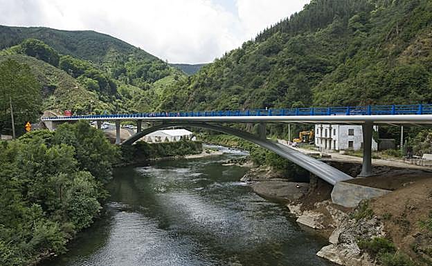 Imagen principal - Por sus puentes los conoceréis la historia de Gipuzkoa