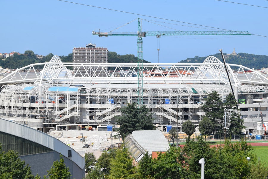 El recubrimiento azul visto este miércoles desde el exterior.