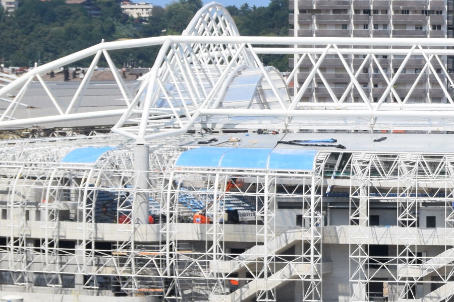 El recubrimiento azul visto este miércoles desde el exterior.