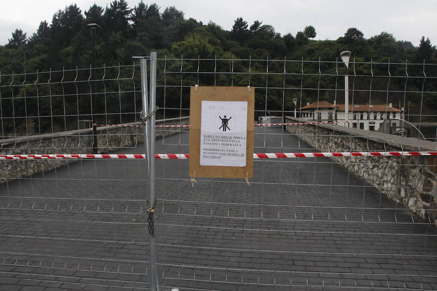 La Diputación de Gipuzkoa va a iniciar en breve, en una o dos semanas, las obras de sujeción del puente que une Mutriku y Deba, que tendrán un presupuesto de aproximadamente 1,2 millones de euros y se acometerán por el procedimiento de urgencia. Se reconstruirá piedra a piedra