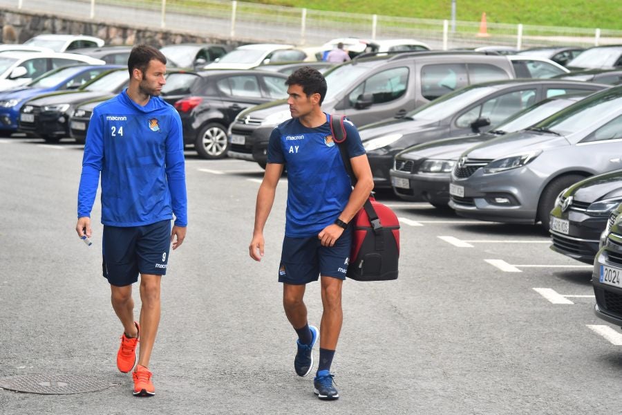 La plantilla de la Real, menos los lesionados y De La Bella, que está pendiente de solucionar su futuro, se ha entrenado en una sesión matutina en Zubieta.