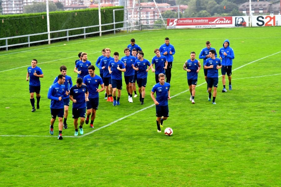 La plantilla de la Real, menos los lesionados y De La Bella, que está pendiente de solucionar su futuro, se ha entrenado en una sesión matutina en Zubieta.