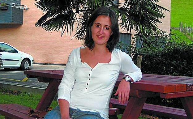 Maddi García, después de conseguir la beca de investigación Gerriko por su trabajo sobre los coches en el Goierri. 