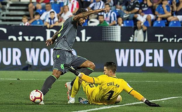 Willian José, ante Cuéllar. 