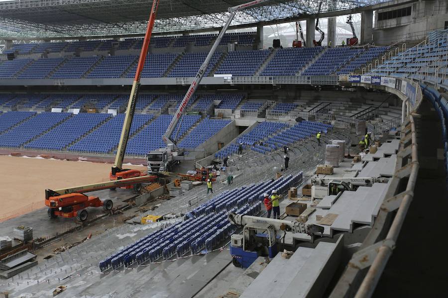 El sábado se instaló la primera plancha visible desde el exterior de uno de los elementos más espectaculares del nuevo Anoeta, la cubierta de EFTE que caracterizará al estadio, especialmente de noche cuando se iluminará de azul y le dará una imagen espectacular. 
