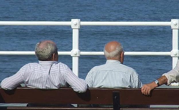 Expertos aconsejan mantener relaciones sociales para tener una vejez más sana