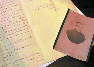 Imagen secundaria 1 - Zavala, el amigo de los historiadores