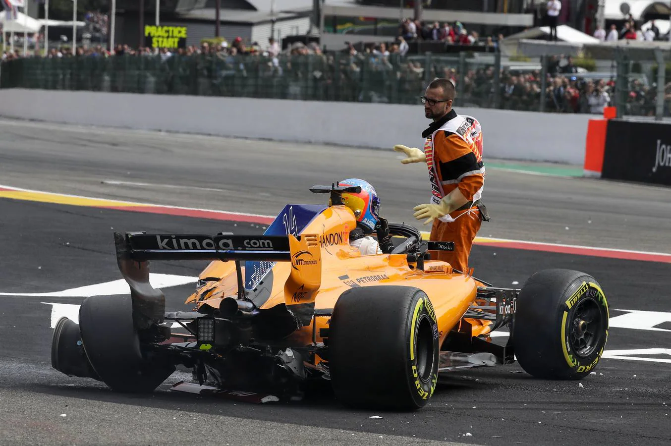 Fotos: Las imágenes del brutal accidente de Fernando Alonso