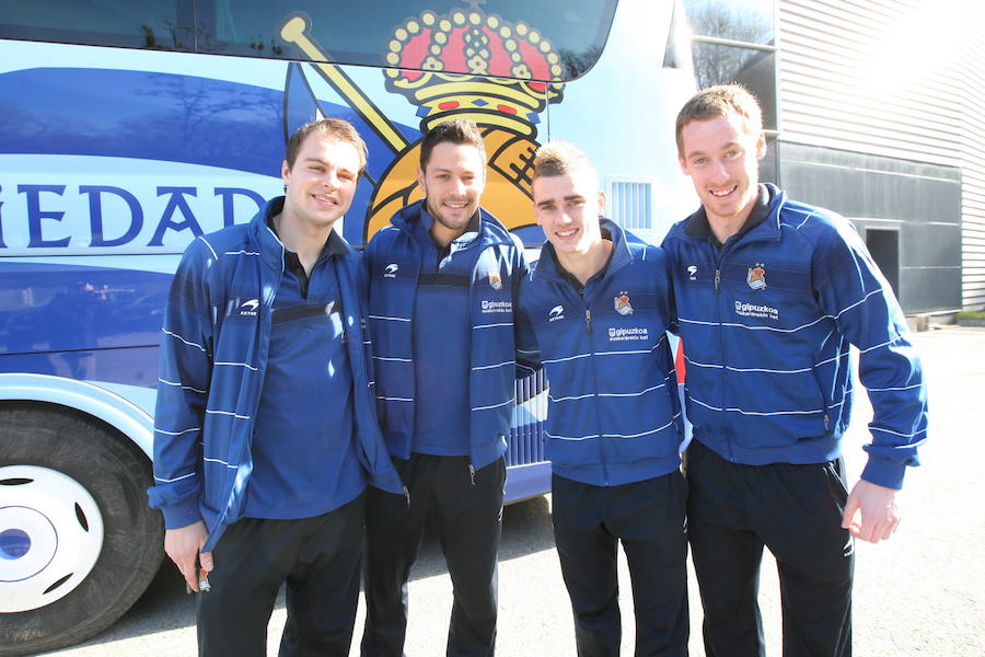 2011. Demidov, De la Bella, Griezmann y Zurutuza posaron antes de iniciar su primer viaje al Bernabeu tras subir a Primera División. 
