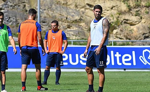 Raúl Navas, durante el entrenamiento de la Real Sociedad. 