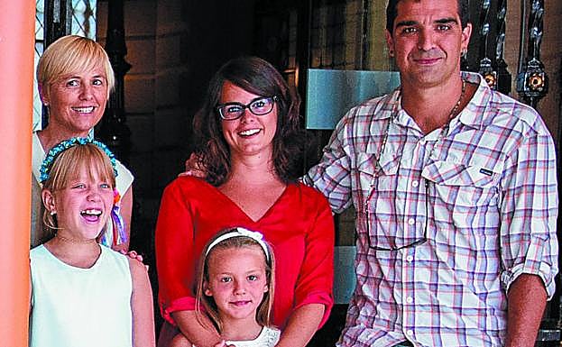 Olatz, Nastya, Ainara, Polina y Xabier ayer en Donostia.