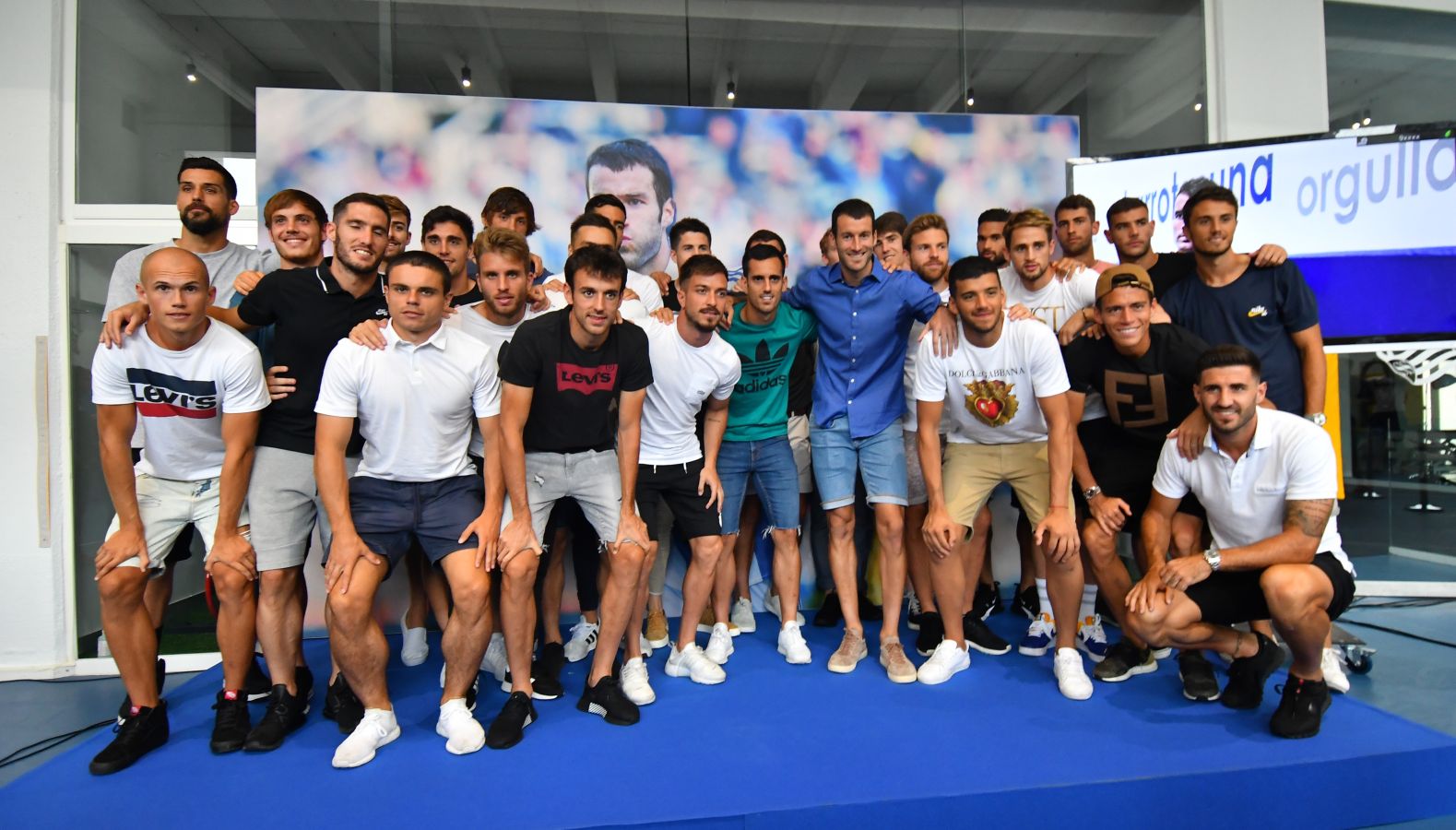 Imanol Agirretxe ha comparecido en Zubieta para despedirse de la afición txuri-urdin y de su compañeros. 