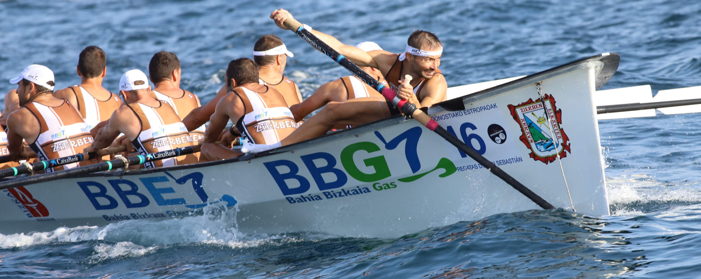 Las dudas estaban puestas en botes como San Pedro y Santurtzi, que al final entraron tras una gran regata, sobre todo el equipo morado que ha sido un asiduo en esta bandera y que llegó a nueve segundos de la embarcación ganadora, un mérito en una prueba tan dura como esta previa
