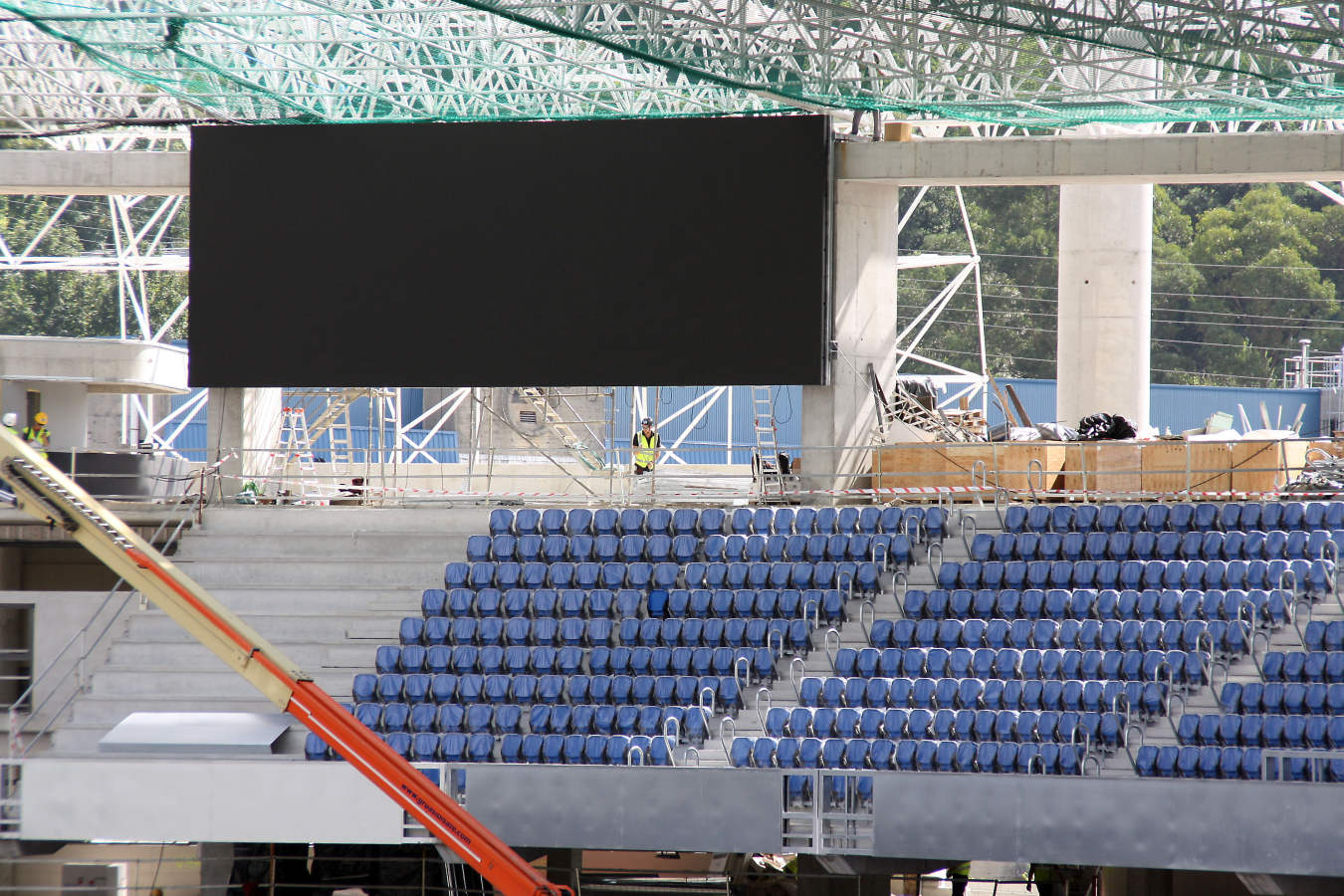 La reforma del estadio de Anoeta sigue su curso para poder abris sus puerta el 15 de septiembre ante el Barcelona