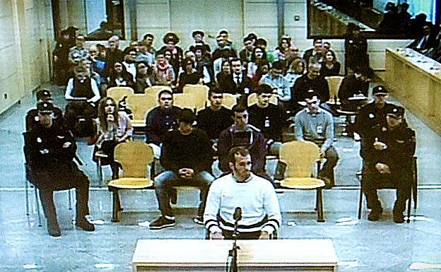 El juicio en la Audiencia Nacional contra los ocho procesados por agredir a dos guardias civiles y sus parejas en un bar de Alsasua