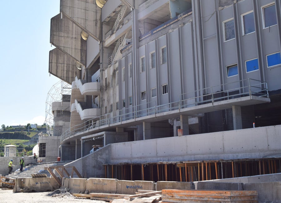 La reforma del estadio de Anoeta sigue su curso para poder abrir sus puerta el 15 de septiembre ante el F.C. Barcelona