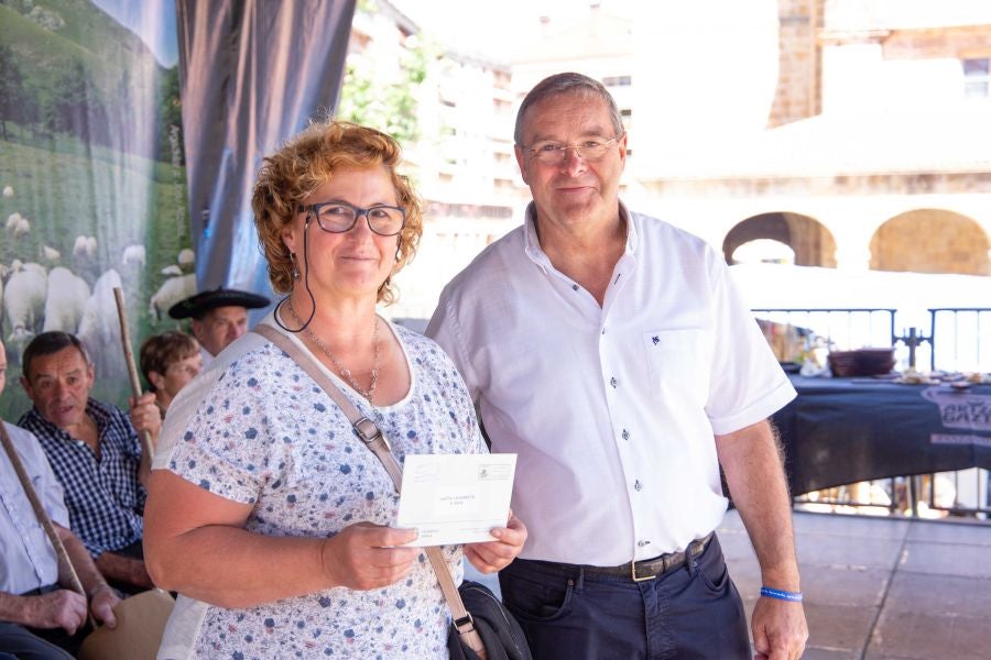 El Artzain Eguna de Gipuzkoa ha cumplido este domingo 28 años celebrándose en el centro de Legazpi, con la flor y nata del pastoreo del territorio como protagonistas.