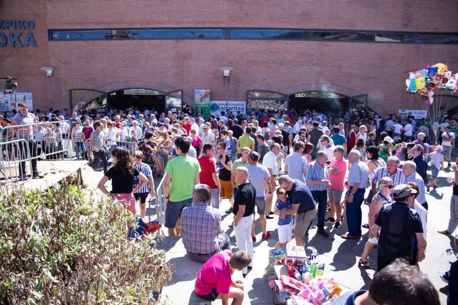 El Artzain Eguna de Gipuzkoa ha cumplido este domingo 28 años celebrándose en el centro de Legazpi, con la flor y nata del pastoreo del territorio como protagonistas.
